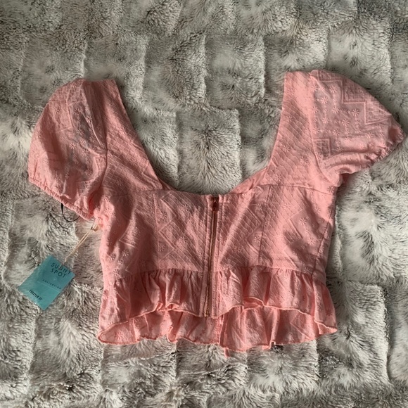 Baby pink woven crop top - Picture 2 of 3